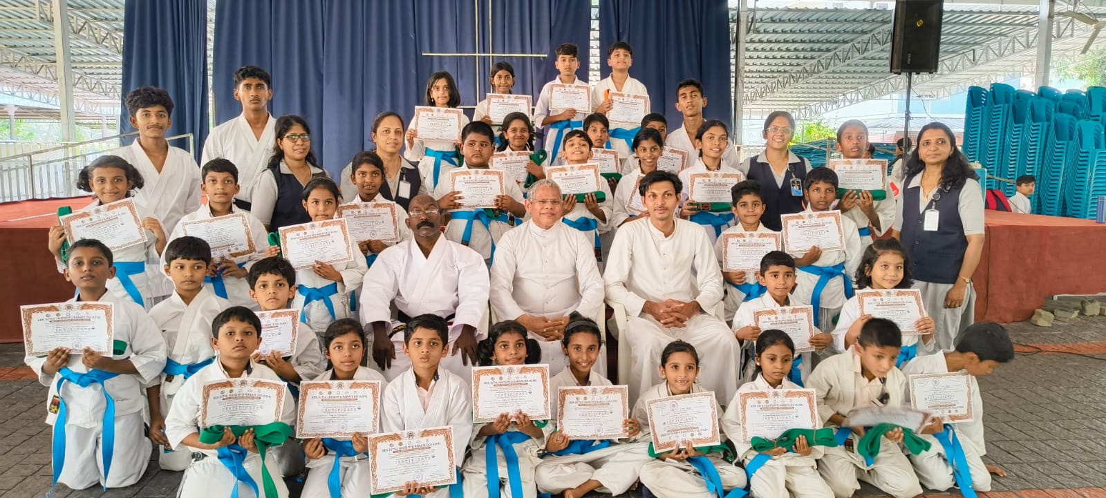 Group photo of Ken Jutsu Shitoryu students